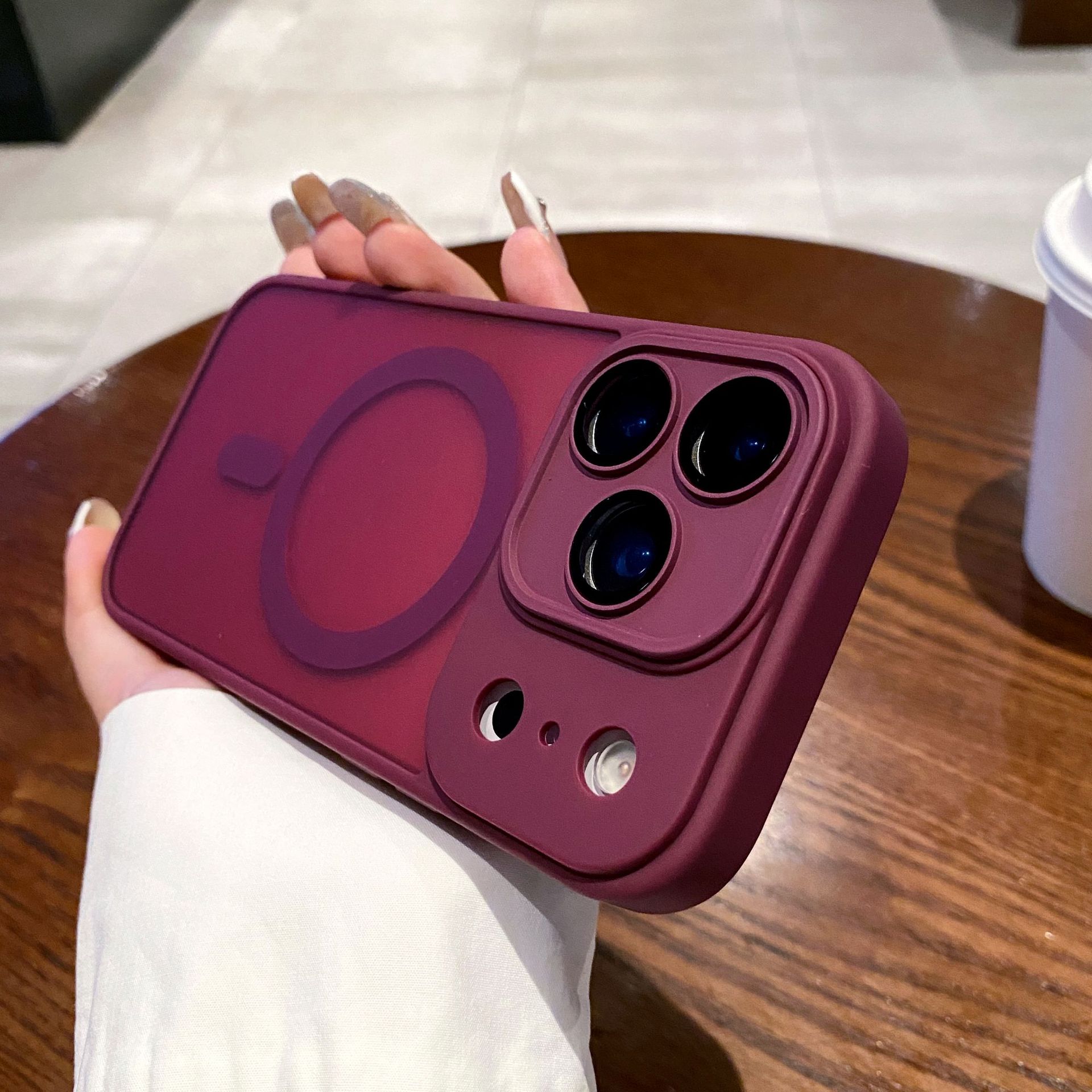 Skin-sensitive Magnetic Suction Matte Cover Phone Case 14 Drop-resistant